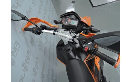 KTM 690 SUPERMOTO