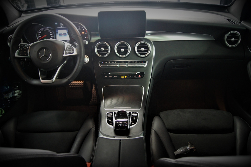 MERCEDES-BENZ GLC 250 D 204CV * AMG * * 4-MATIC * * ПОЛНАЯ КОМПЛЕКТАЦИЯ