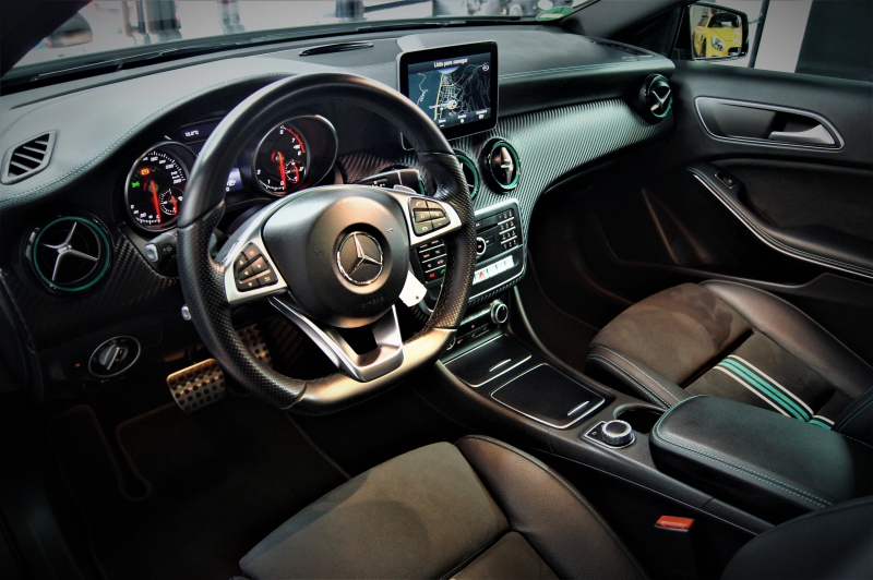 MERCEDES-BENZ A250 SPORT PETRONAS EDITION 218CV * ПАКЕТ AMG * ПАКЕТ НОЧНОЙ * 7G TRONIC *