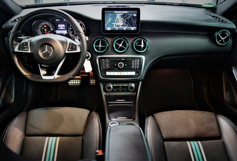 MERCEDES-BENZ A250 SPORT PETRONAS EDITION 218CV * ПАКЕТ AMG * ПАКЕТ НОЧНОЙ * 7G TRONIC *