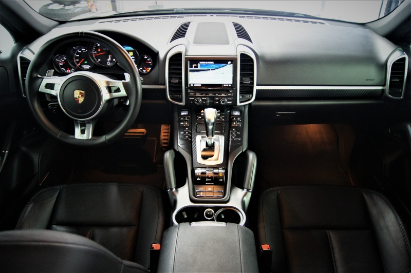 PORSCHE CAYENNE 3.0D V6 245CV * ПЛАТИНОВОЕ ИЗДАНИЕ *