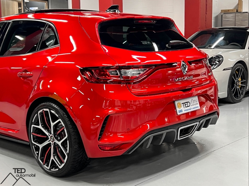Renault Megane IV RS 300CV автоматически