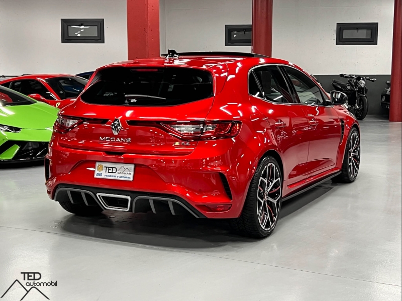 Renault Megane IV RS 300CV автоматически