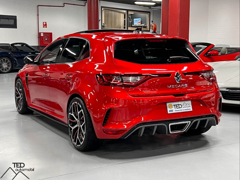 Renault Megane IV RS 300CV автоматически