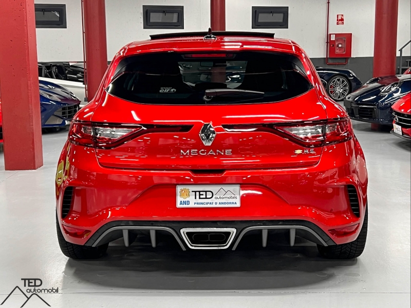 Renault Megane IV RS 300CV автоматически
