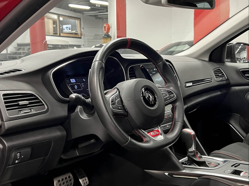 Renault Megane IV RS 300CV автоматически