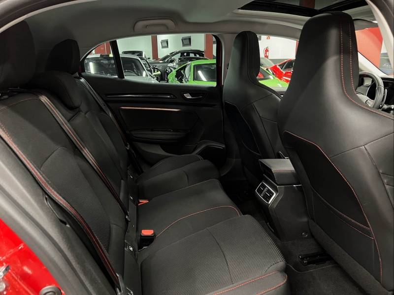 Renault Megane IV RS 300CV автоматически