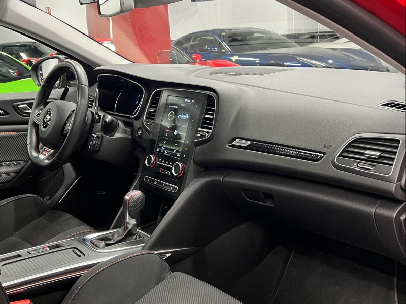 Renault Megane IV RS 300CV автоматически