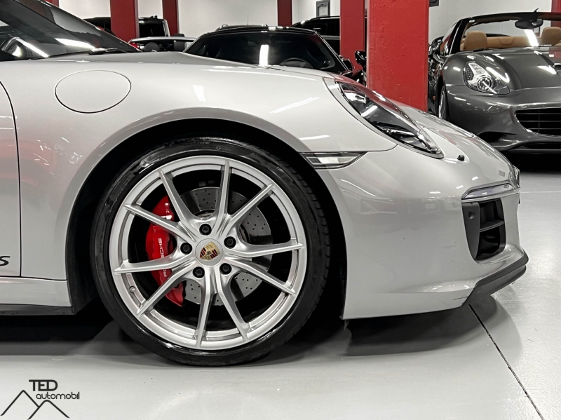 Porsche 911 Carrera 4 GTS 991.2 Кабриолет 450CV