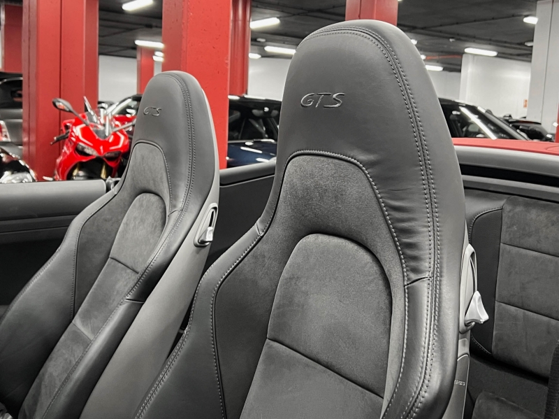 Porsche 911 Carrera 4 GTS 991.2 Кабриолет 450CV