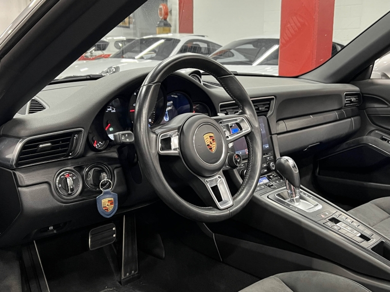 Porsche 911 Carrera 4 GTS 991.2 Кабриолет 450CV