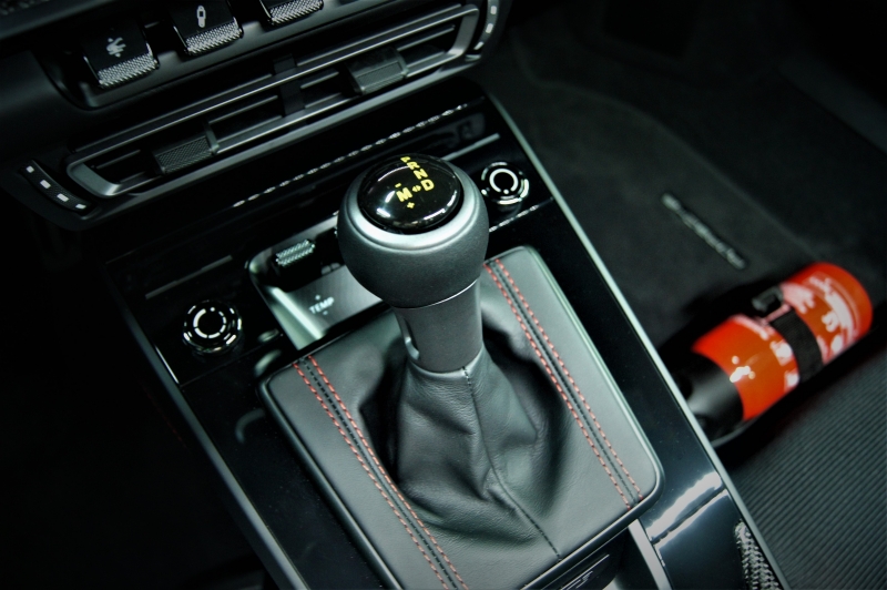 Porsche 911 992 GT3 Touring 510cv * Лист *