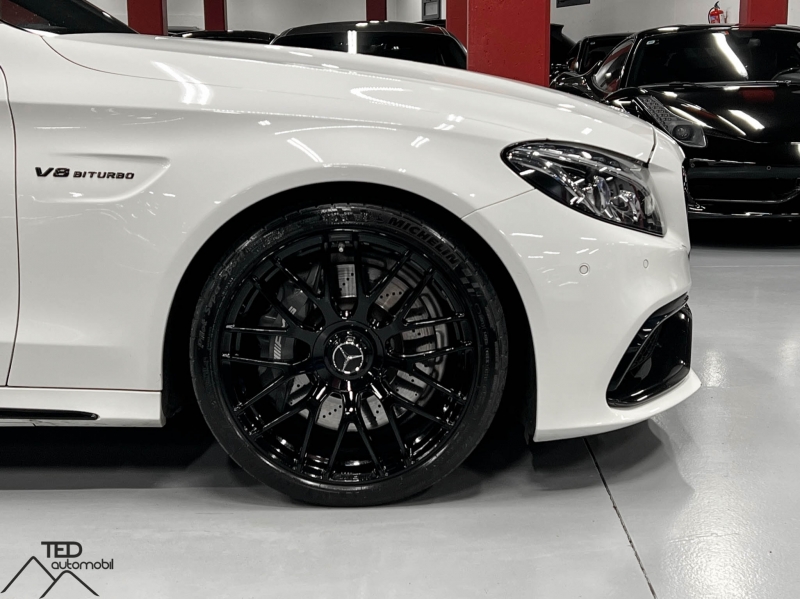 Mercedes C63 AMG 476CV