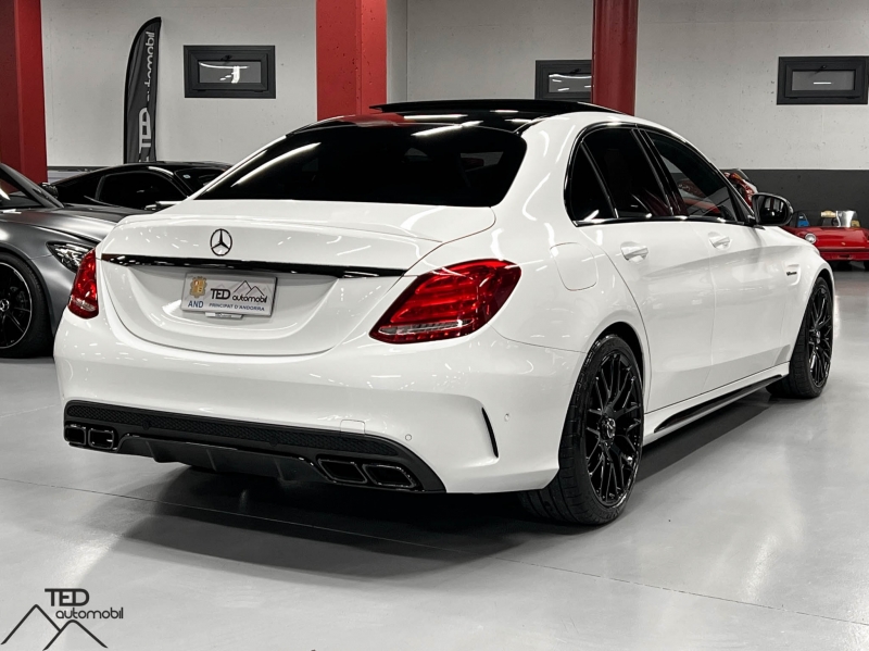 Mercedes C63 AMG 476CV