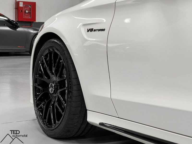 Mercedes C63 AMG 476CV