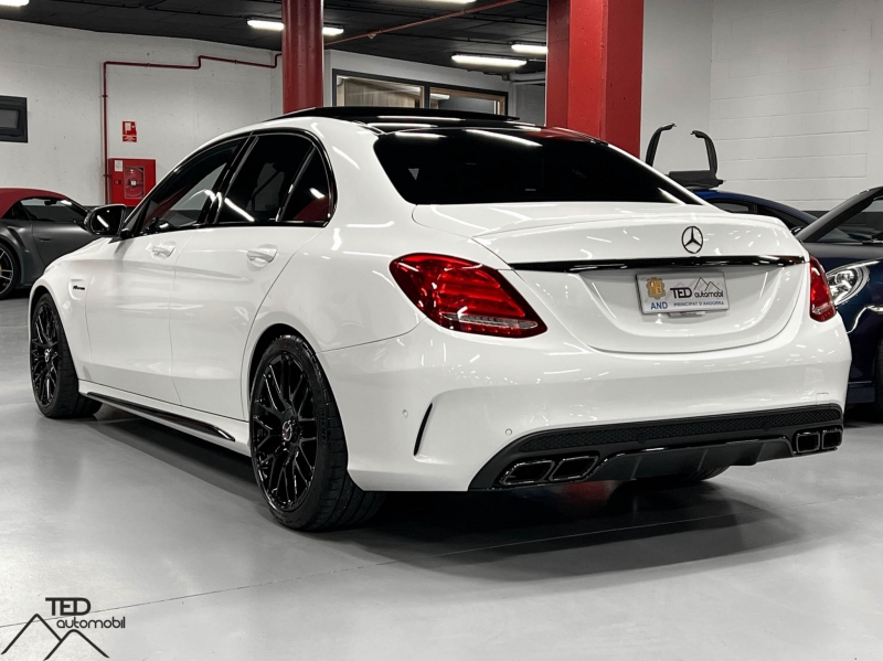 Mercedes C63 AMG 476CV