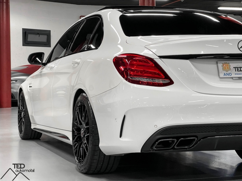 Mercedes C63 AMG 476CV