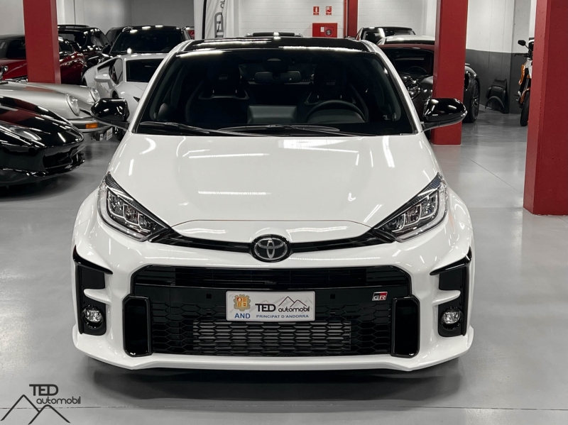 Toyota Yaris GR Track Pack 261cv Акрапович