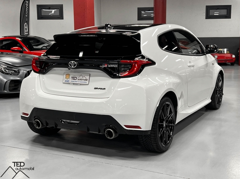 Toyota Yaris GR Track Pack 261cv Акрапович