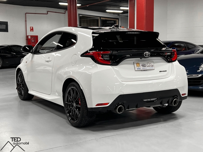 Toyota Yaris GR Track Pack 261cv Акрапович