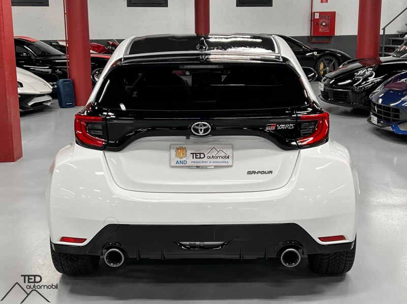 Toyota Yaris GR Track Pack 261cv Акрапович