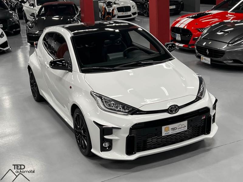 Toyota Yaris GR Track Pack 261cv Акрапович