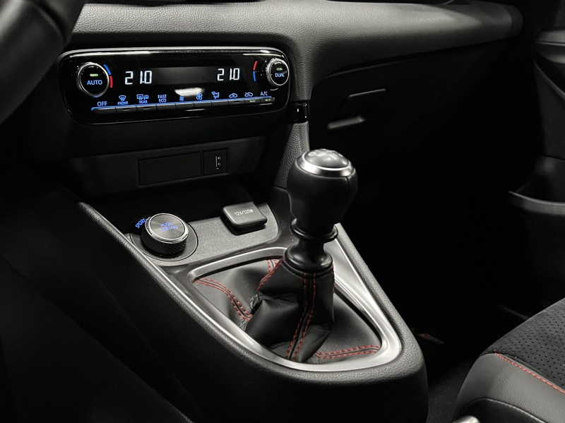 Toyota Yaris GR Track Pack 261cv Акрапович