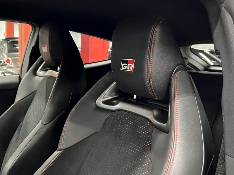 Toyota Yaris GR Track Pack 261cv Акрапович