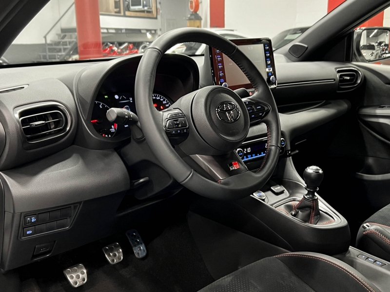 Toyota Yaris GR Track Pack 261cv Акрапович