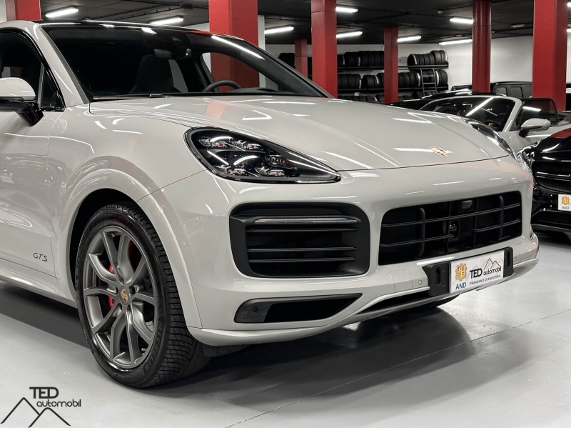 Porsche Cayenne Coupé GTS 460CV