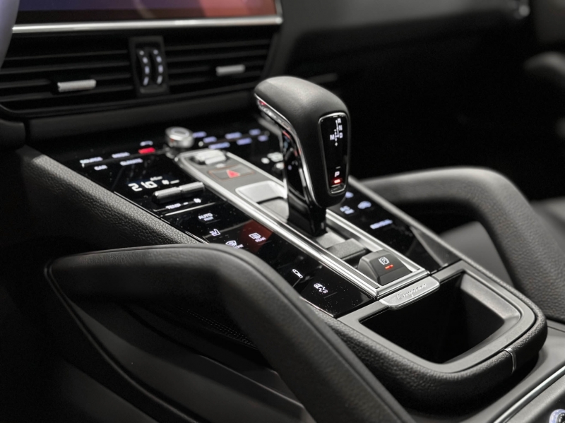 Porsche Cayenne Coupe e-Hybrid 462cv nou