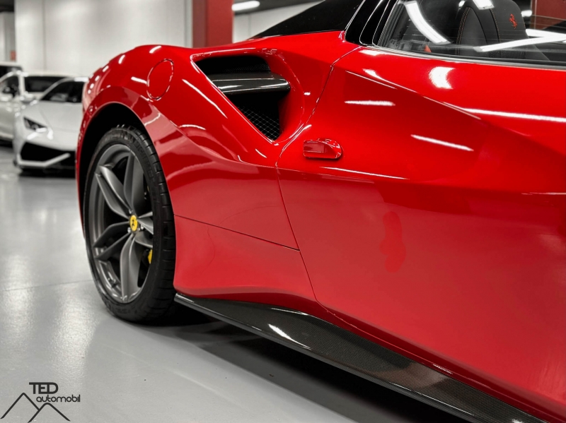 Ferrari 488 Spider 670cv