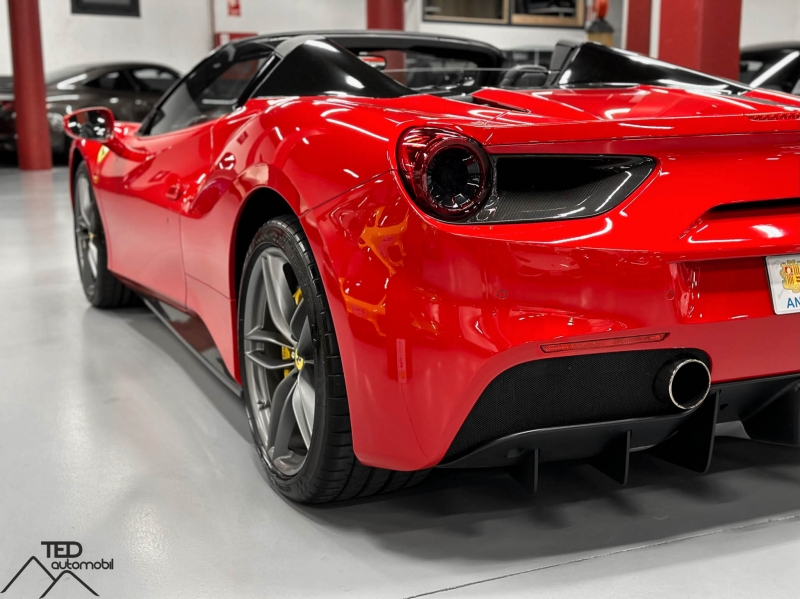Ferrari 488 Spider 670cv