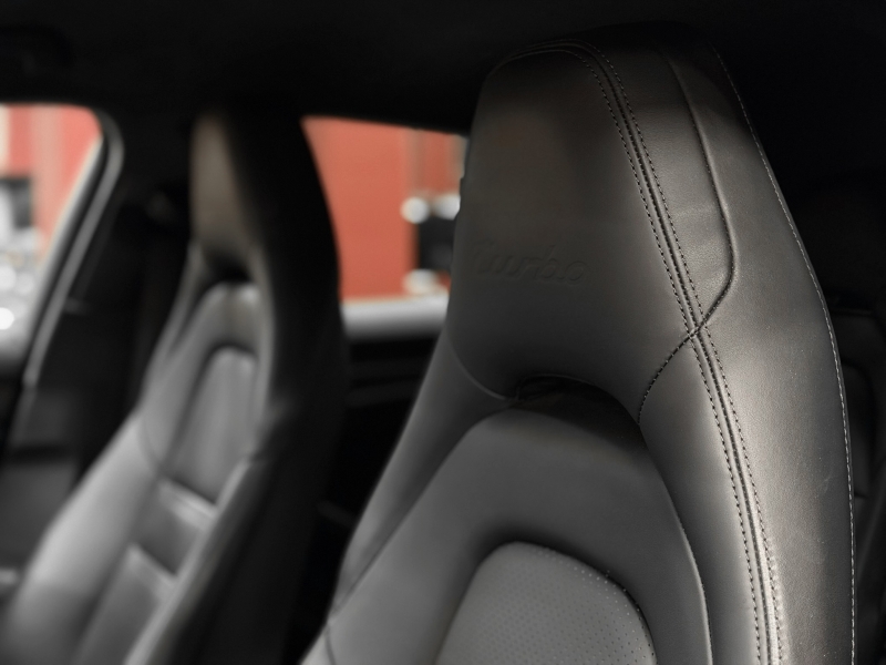 Porsche Panamera Turbo 550cv