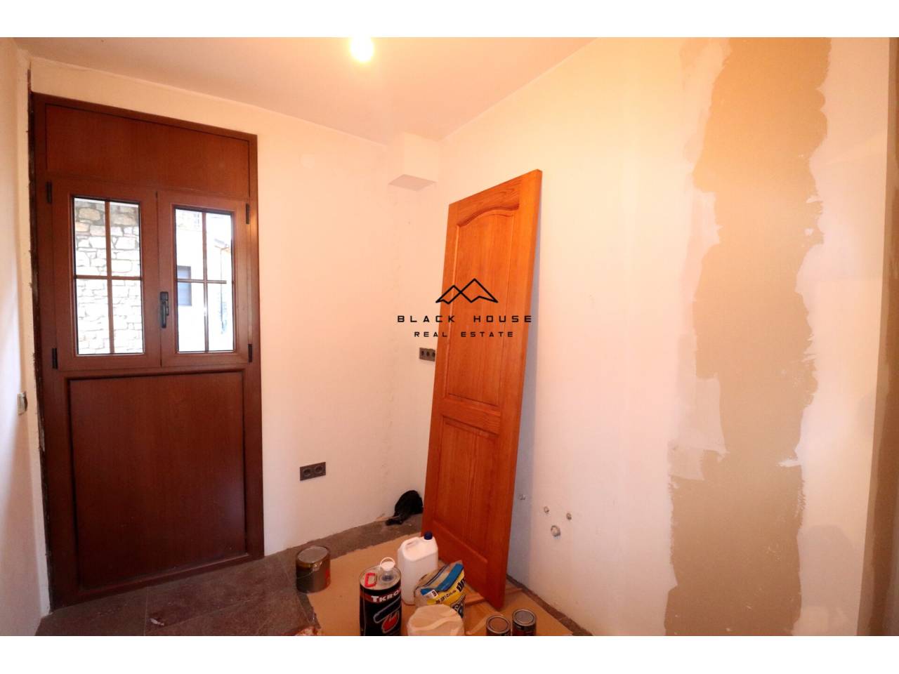 Здание для продажи в центре Nova Construction Canillo.
