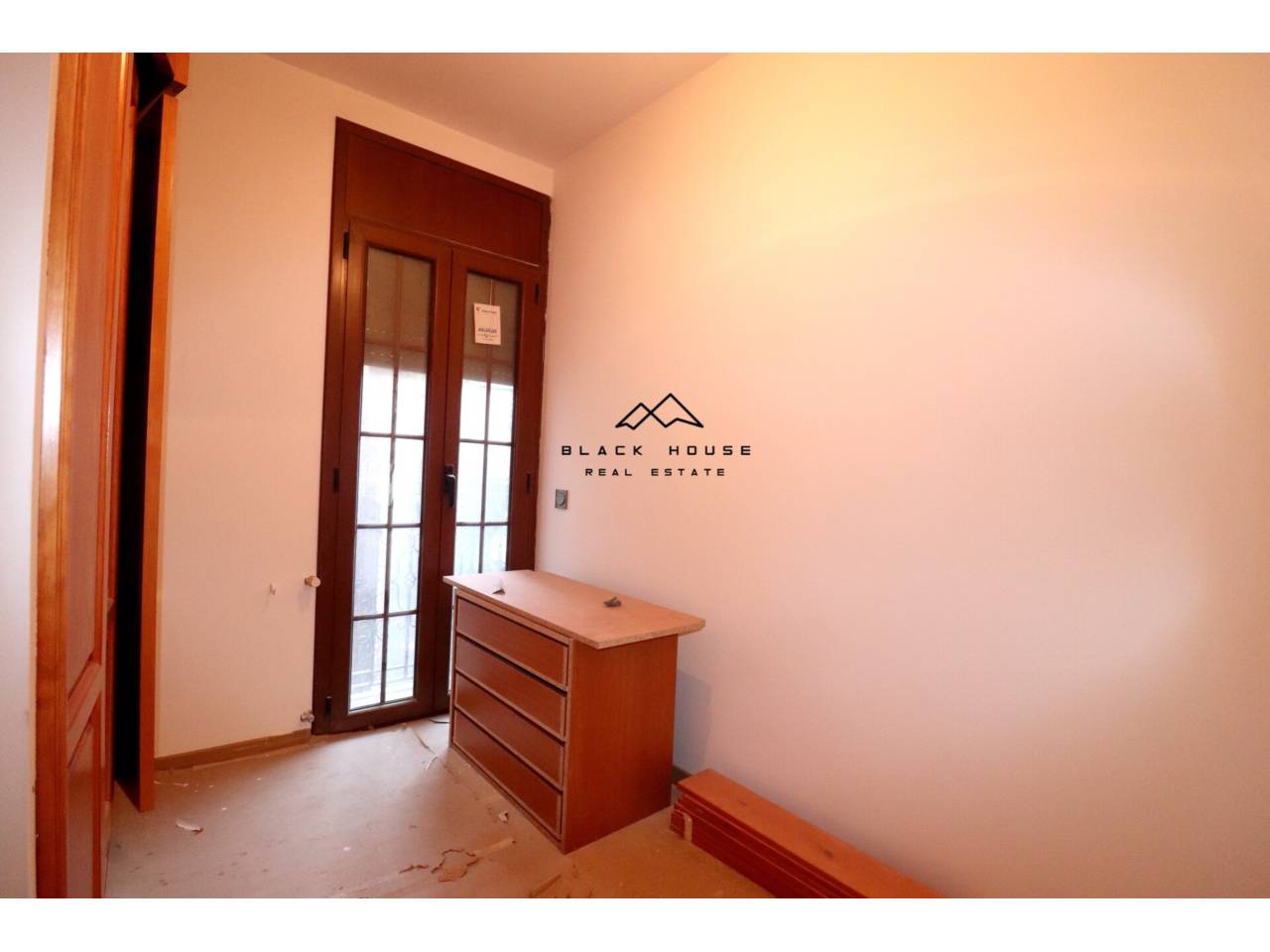 Здание для продажи в центре Nova Construction Canillo.