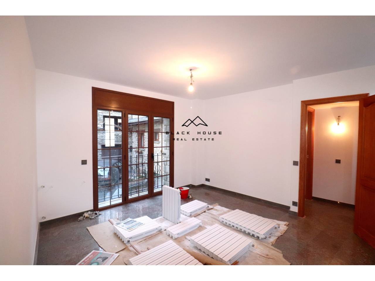 Здание для продажи в центре Nova Construction Canillo.