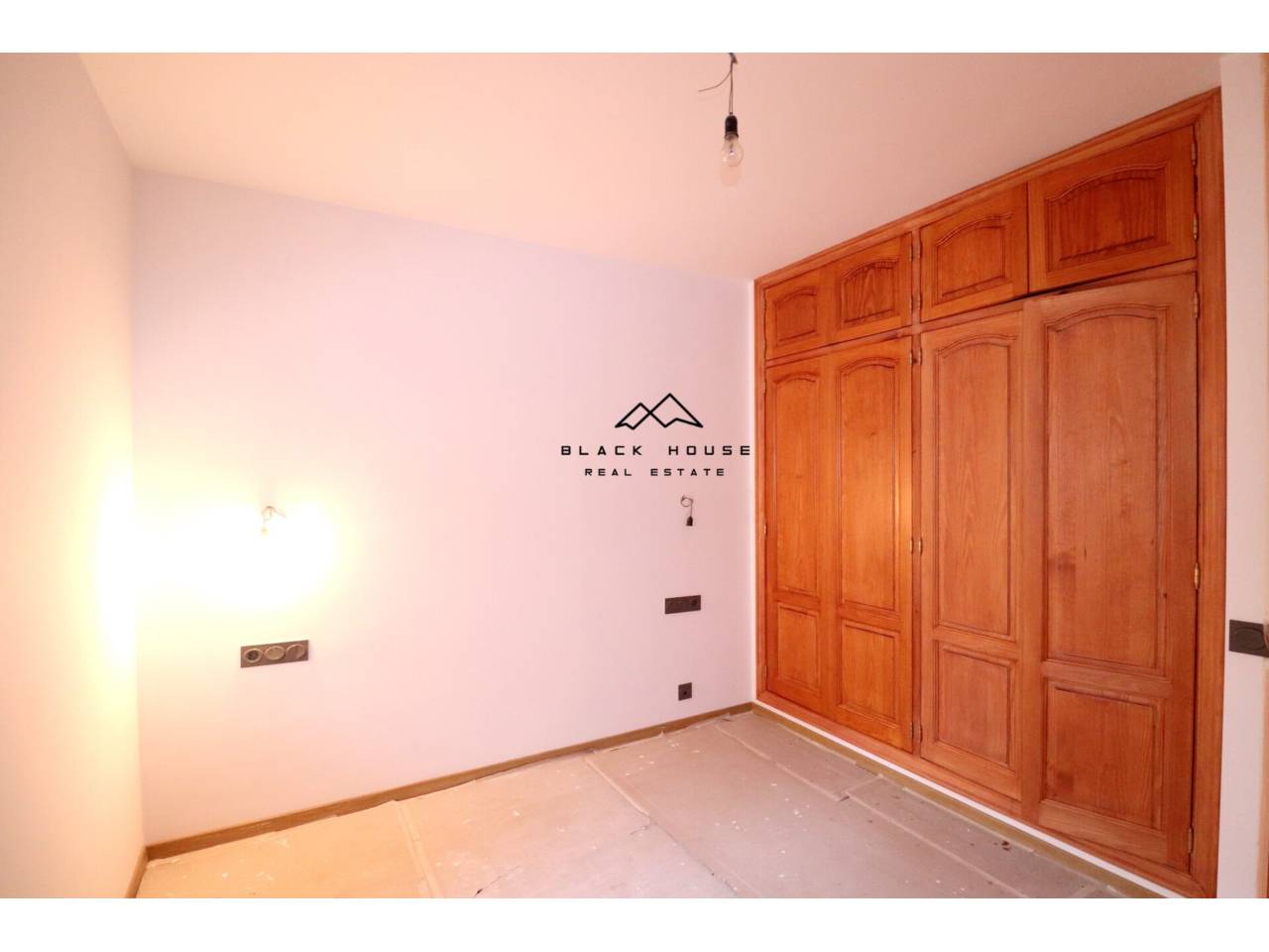 Здание для продажи в центре Nova Construction Canillo.