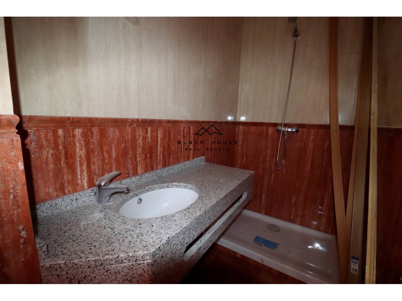 Здание для продажи в центре Nova Construction Canillo.