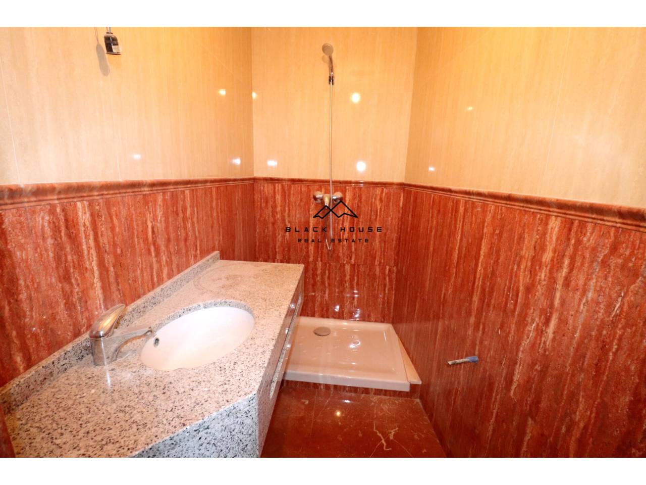 Здание для продажи в центре Nova Construction Canillo.