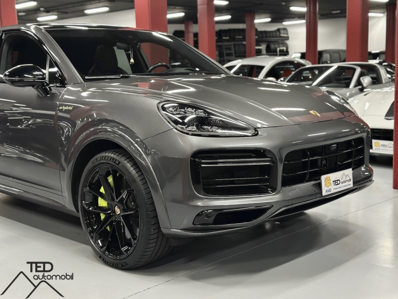 Porsche Cayenne Turbo S E-Hybrid 680CV