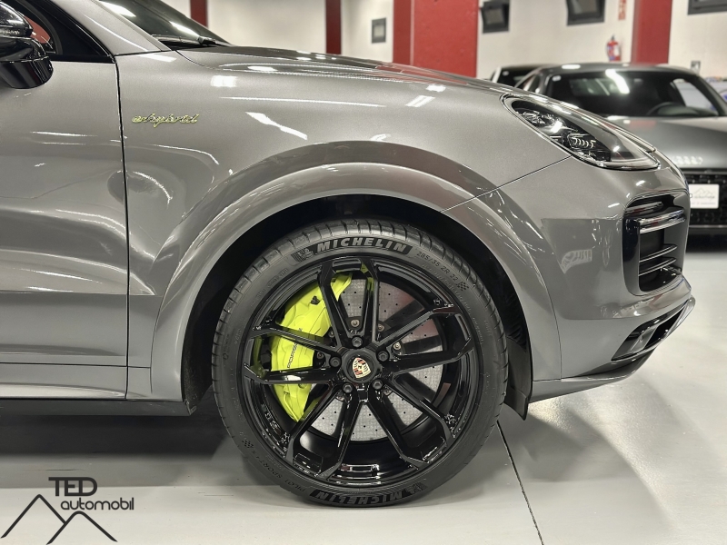 Porsche Cayenne Turbo S E-Hybrid 680CV