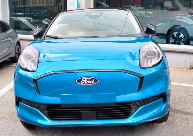 Ford Puma Gen-E Premium 168CV, automatic and an attractive blue color that highlights its personality