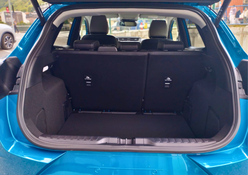 Ford Puma Gen-E Premium 168CV, automatic and an attractive blue color that highlights its personality