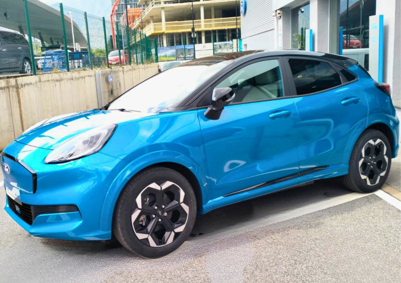 Ford Puma Gen-E Premium 168CV, automatic and an attractive blue color that highlights its personality