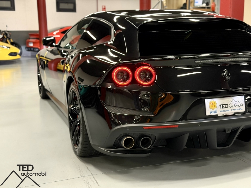 Ferrari GTC4 Lusso T 610cv