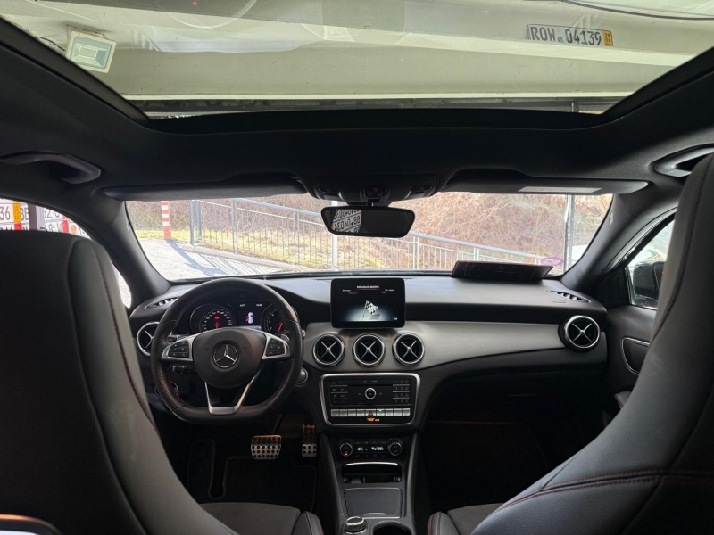 MERCEDES-BENZ GLA 250 4MATIC 7G-TRONIC AMG