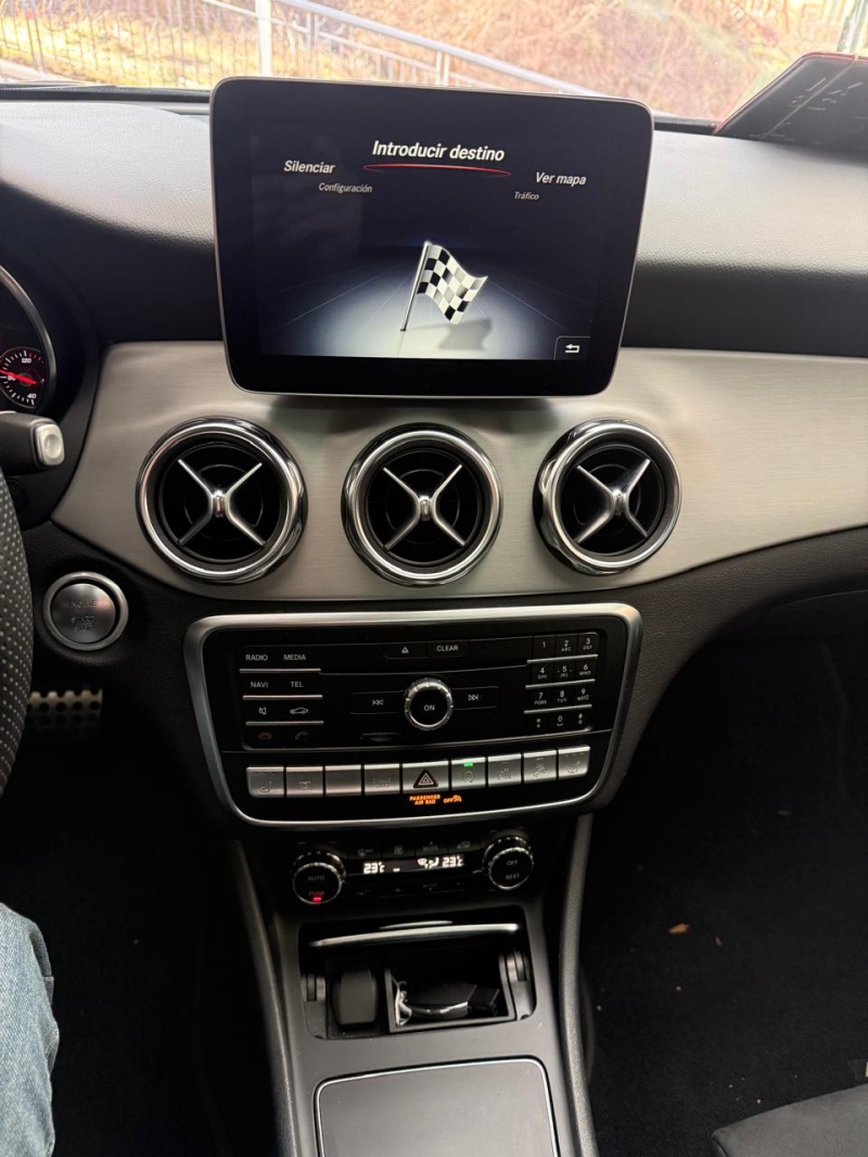 MERCEDES-BENZ GLA 250 4MATIC 7G-TRONIC AMG