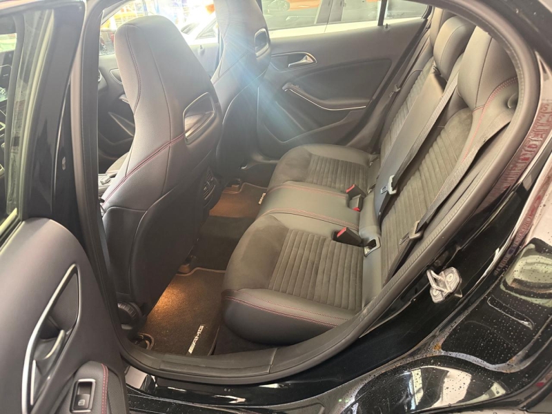MERCEDES-BENZ GLA 250 4MATIC 7G-TRONIC AMG