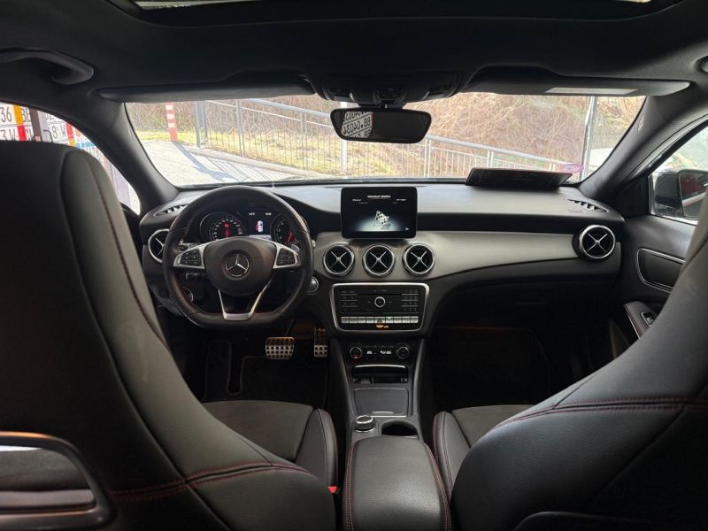 MERCEDES-BENZ GLA 250 4MATIC 7G-TRONIC AMG
